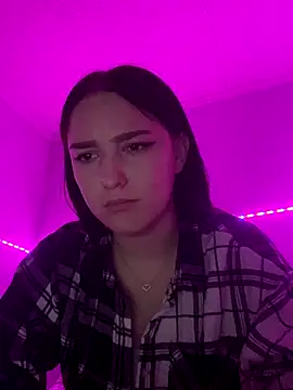 Snapshot of _Sinara_ chatting on 28, 10, 2025  Sinara  online show from 28, 10, 2025