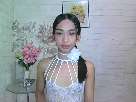 Snapshot of Queenpau chatting on 28, 10, 2025 Queenpau online show from 28, 10, 2025