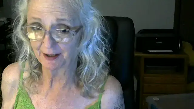 Snapshot of JoleneDelacroix chatting on 15, 11, 2025 JoleneDelacroix online show from 15, 11, 2025