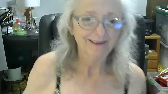 Snapshot of JoleneDelacroix chatting on 2, 12, 2025 JoleneDelacroix online show from 2, 12, 2025