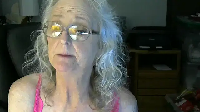 Snapshot of JoleneDelacroix chatting on 3, 12, 2025 JoleneDelacroix online show from 3, 12, 2025