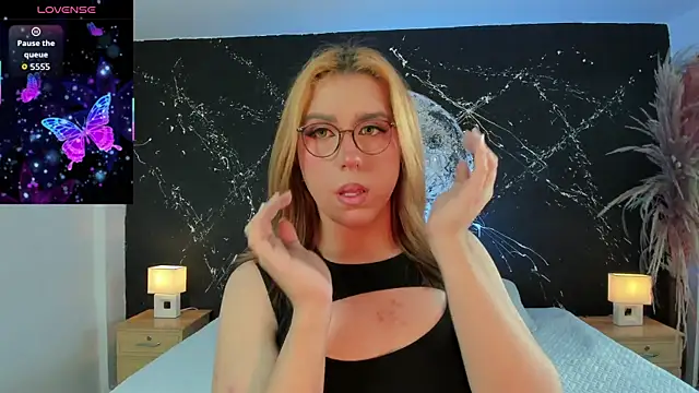 JanneBlossom  online show from 13, 12, 2025