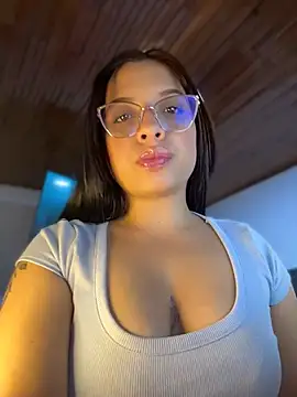 Im Saraaaa online show from 28, 7, 2026