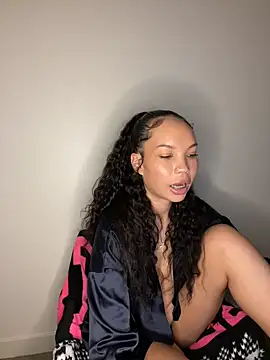 Snapshot of nikkiloveee chatting on 24, 11, 2025 nikkiloveee online show from 24, 11, 2025