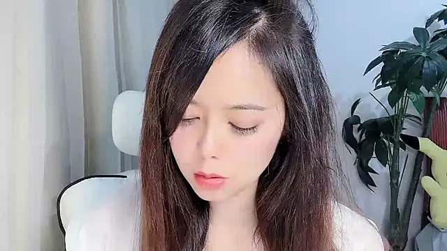 Snapshot of Tangt- chatting on 18, 12, 2025 Tangt- online show from 18, 12, 2025