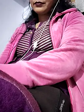 Hot-Rubyy online show from 7, 2, 2026