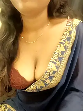 Snapshot of menaxi-baby7 chatting on 18, 11, 2025 menaxi-baby7 online show from 18, 11, 2025