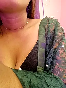 Snapshot of menaxi-baby7 chatting on 8, 1, 2026 menaxi-baby7 online show from 8, 1, 2026