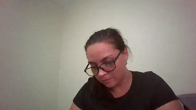 Snapshot of lilMissMarli chatting on 2, 4, 2026 lilMissMarli online show from 2, 4, 2026