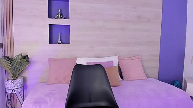 Hillary hott online show from 8, 11, 2025