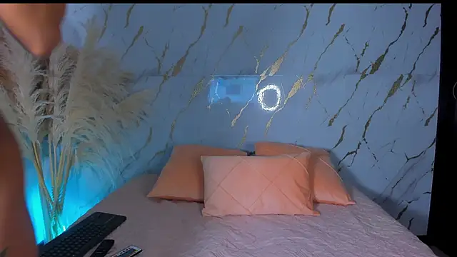 Snapshot of Julig01 chatting on 14, 11, 2025 Julig01 online show from 14, 11, 2025