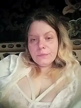 Snapshot of Lana-murr chatting on 2, 4, 2026 Lana-murr online show from 2, 4, 2026