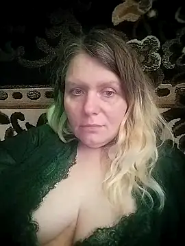 Snapshot of Lana-murr chatting on 5, 4, 2026 Lana-murr online show from 5, 4, 2026