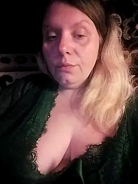 Snapshot of Lana-murr chatting on 5, 4, 2026 Lana-murr online show from 5, 4, 2026