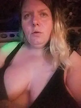 Snapshot of Lana-murr chatting on 9, 4, 2026 Lana-murr online show from 9, 4, 2026