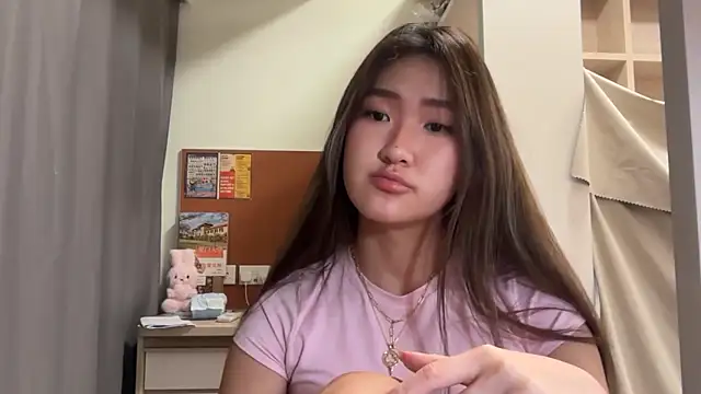 Snapshot of AlishaCheng chatting on 19, 12, 2025 AlishaCheng online show from 19, 12, 2025