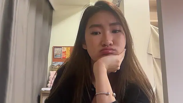 Snapshot of AlishaCheng chatting on 21, 12, 2025 AlishaCheng online show from 21, 12, 2025