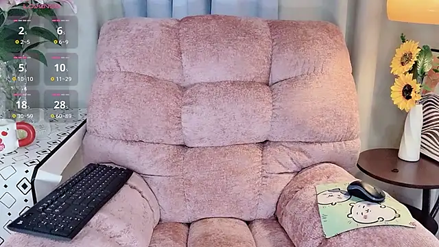 Snapshot of LuckyNana_ chatting on 4, 11, 2025 LuckyNana  online show from 4, 11, 2025