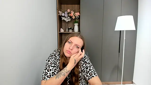 Snapshot of BernitaHaar chatting on 29, 10, 2025 BernitaHaar online show from 29, 10, 2025