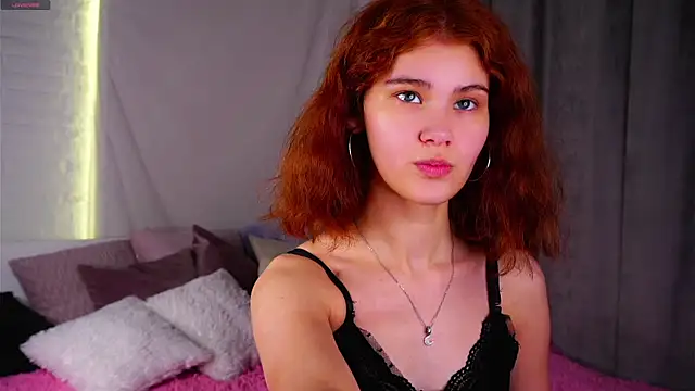 Snapshot of YettaCalabria chatting on 3, 6, 2026 YettaCalabria online show from 3, 6, 2026