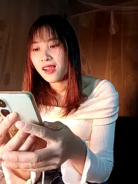 Snapshot of Em_xinh01 chatting on 5, 12, 2025 Em xinh01 online show from 5, 12, 2025