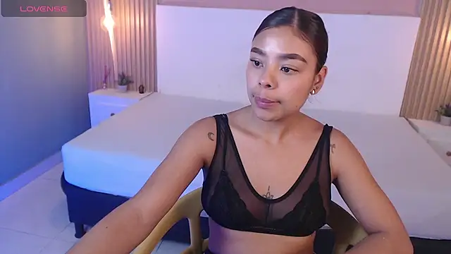 SoffiaDams2 online show from 23, 11, 2025