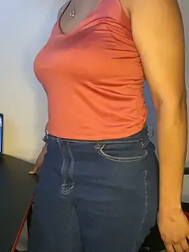 Snapshot of Lisa_Najdi chatting on 27, 10, 2025 Lisa Najdi online show from 27, 10, 2025