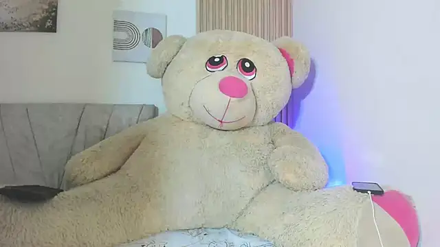 Snapshot of little_emiily_ chatting on 14, 11, 2025 little emiily online show from 14, 11, 2025