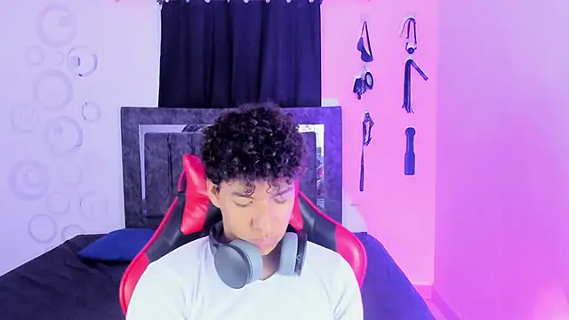 Snapshot of Maximiliano_Khalil chatting on 9, 11, 2025 Maximiliano Khalil online show from 9, 11, 2025