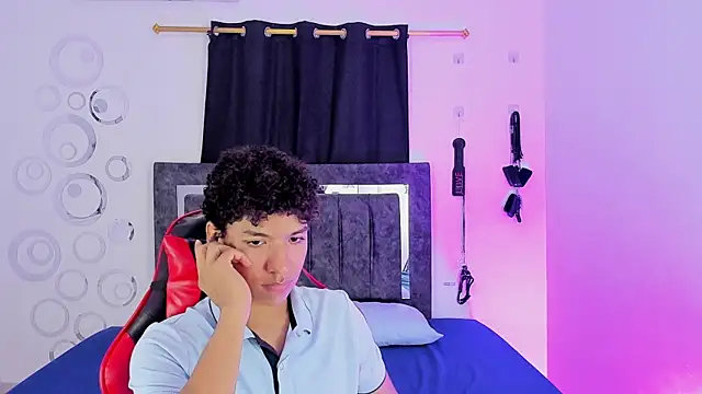 Snapshot of Maximiliano_Khalil chatting on 15, 11, 2025 Maximiliano Khalil online show from 15, 11, 2025