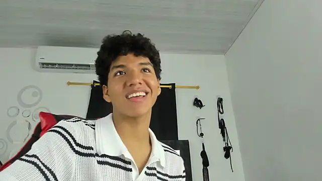 Snapshot of Maximiliano_Khalil chatting on 22, 11, 2025 Maximiliano Khalil online show from 22, 11, 2025