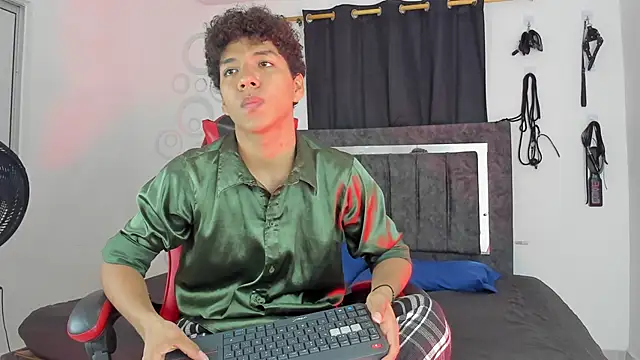 Snapshot of Maximiliano_Khalil chatting on 27, 11, 2025 Maximiliano Khalil online show from 27, 11, 2025