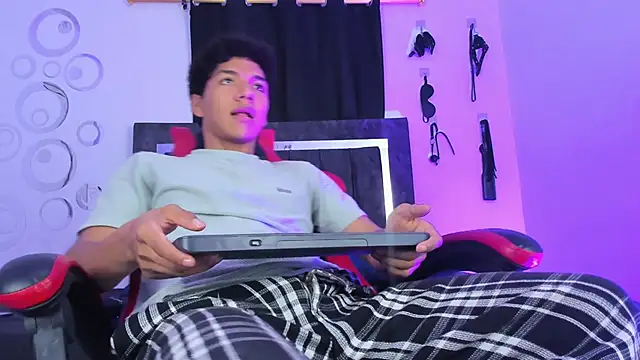 Snapshot of Maximiliano_Khalil chatting on 1, 12, 2025 Maximiliano Khalil online show from 1, 12, 2025