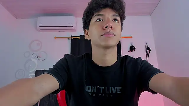 Snapshot of Maximiliano_Khalil chatting on 3, 12, 2025 Maximiliano Khalil online show from 3, 12, 2025