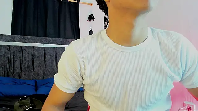 Snapshot of Maximiliano_Khalil chatting on 4, 12, 2025 Maximiliano Khalil online show from 4, 12, 2025