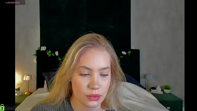 Melanie Ryer online show from 3, 12, 2025