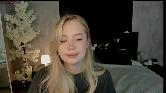 Melanie Ryer online show from 14, 12, 2025