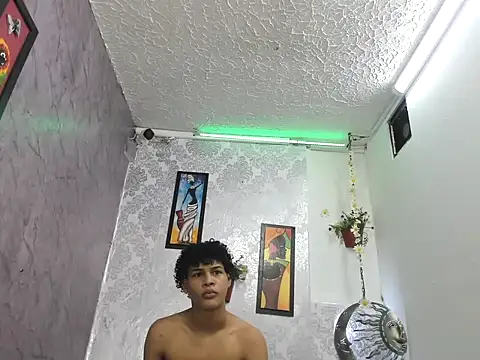 Snapshot of matewhottx18 chatting on 8, 11, 2025 matewhottx18 online show from 8, 11, 2025