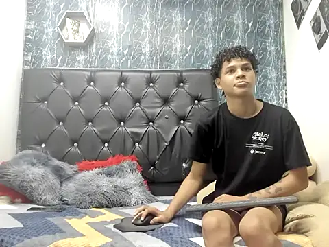 Snapshot of matewhottx18 chatting on 11, 11, 2025 matewhottx18 online show from 11, 11, 2025