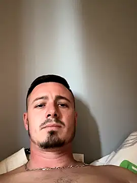 Snapshot of grosculsexy22 chatting on 31, 10, 2025 grosculsexy22 online show from 31, 10, 2025