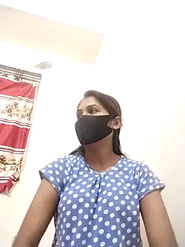 Green LaDY66 online show from 3, 11, 2025