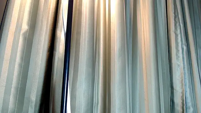 Snapshot of LIYXS chatting on 16, 12, 2025 LIYXS online show from 16, 12, 2025