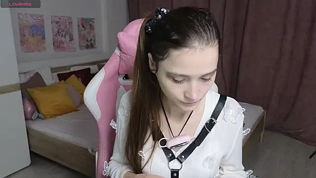 Snapshot of Hana_Flo_ chatting on 11, 11, 2025 Hana Flo online show from 11, 11, 2025