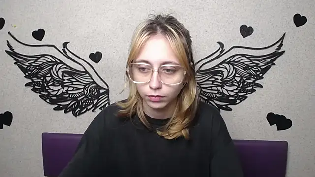 TracyLll online show from 21, 11, 2025