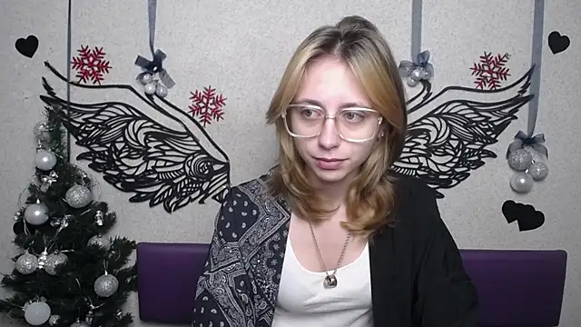 TracyLll online show from 19, 12, 2025