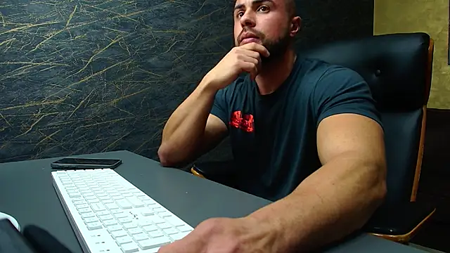 Snapshot of HayesWood chatting on 7, 11, 2025 HayesWood online show from 7, 11, 2025