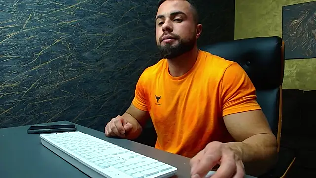 Snapshot of HayesWood chatting on 8, 11, 2025 HayesWood online show from 8, 11, 2025