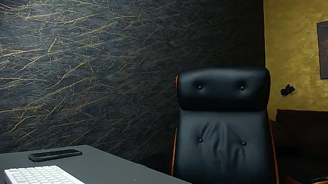 Snapshot of HayesWood chatting on 11, 11, 2025 HayesWood online show from 11, 11, 2025