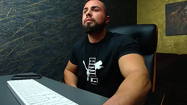 Snapshot of HayesWood chatting on 12, 11, 2025 HayesWood online show from 12, 11, 2025