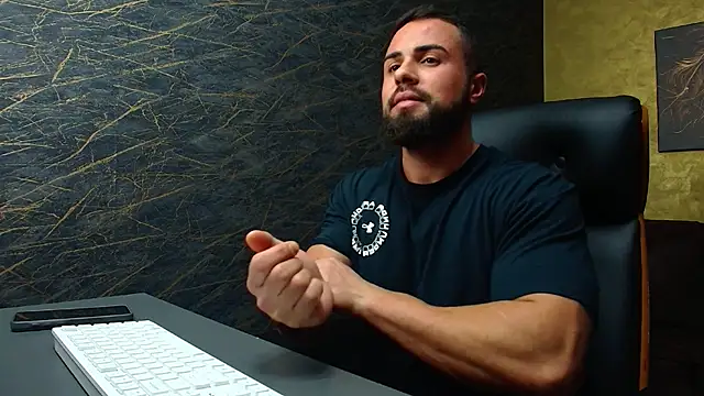 Snapshot of HayesWood chatting on 14, 11, 2025 HayesWood online show from 14, 11, 2025